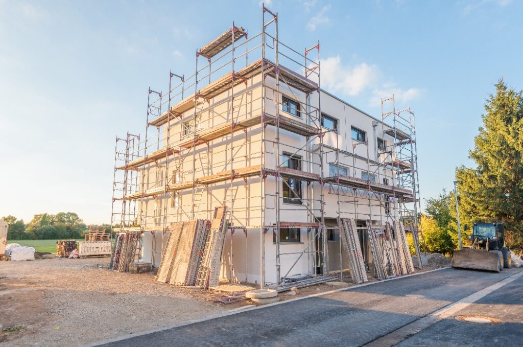 Shell construction, modern semi-detached house in a green setting